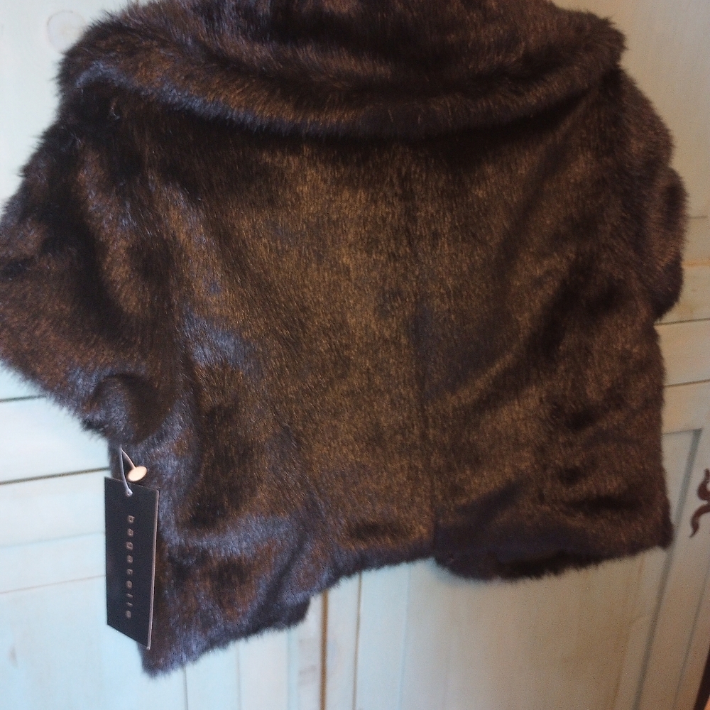 Sleeveless Vest - Picture 3 of 4